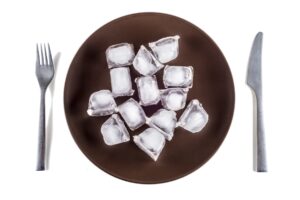 武蔵小杉の歯医者、武蔵小杉ネゴ歯科矯正歯科で「氷食症」が歯に与えるダメージと原因を解説