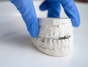 武蔵小杉の歯医者、武蔵小杉ネゴ歯科矯正歯科で片噛みについて解説